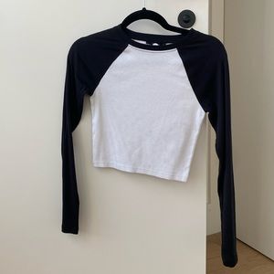 NEVER WORN Cropped long sleeve tee